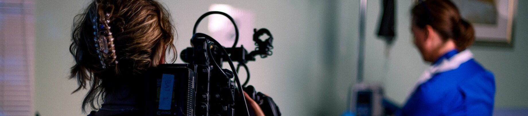 Camera operator films a TV advert - Manto Films